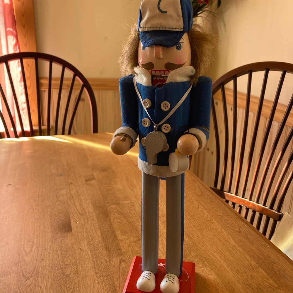 Nantucket Distributing school coach nutcracker - Picture 7 of 10